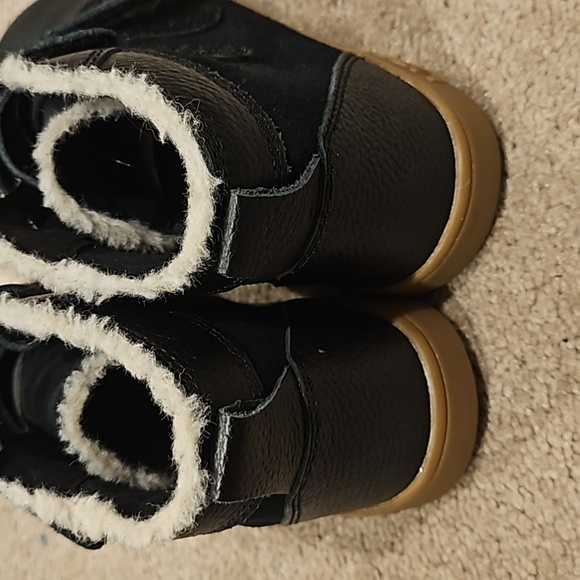 Boys uggs - Picture 3 of 4